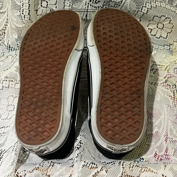 Vans Classic Black and White Low-Top Sneakers size 8.5 women - Picture 7 of 7